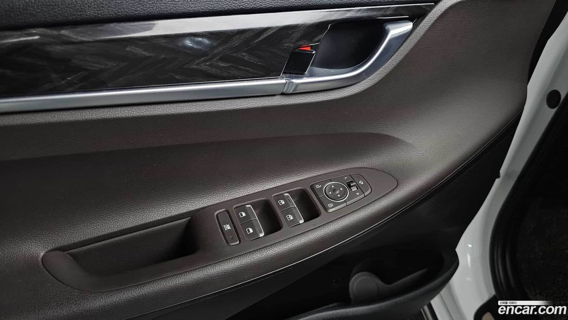 Grandeur Hyundai 2018.6-OPTION-044