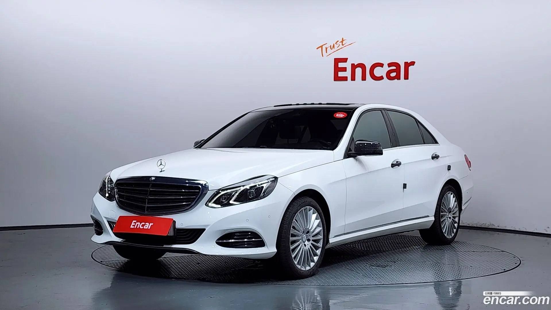 Main__Slider__Photo:E-Class Mercedes-Benz 2015.6-0