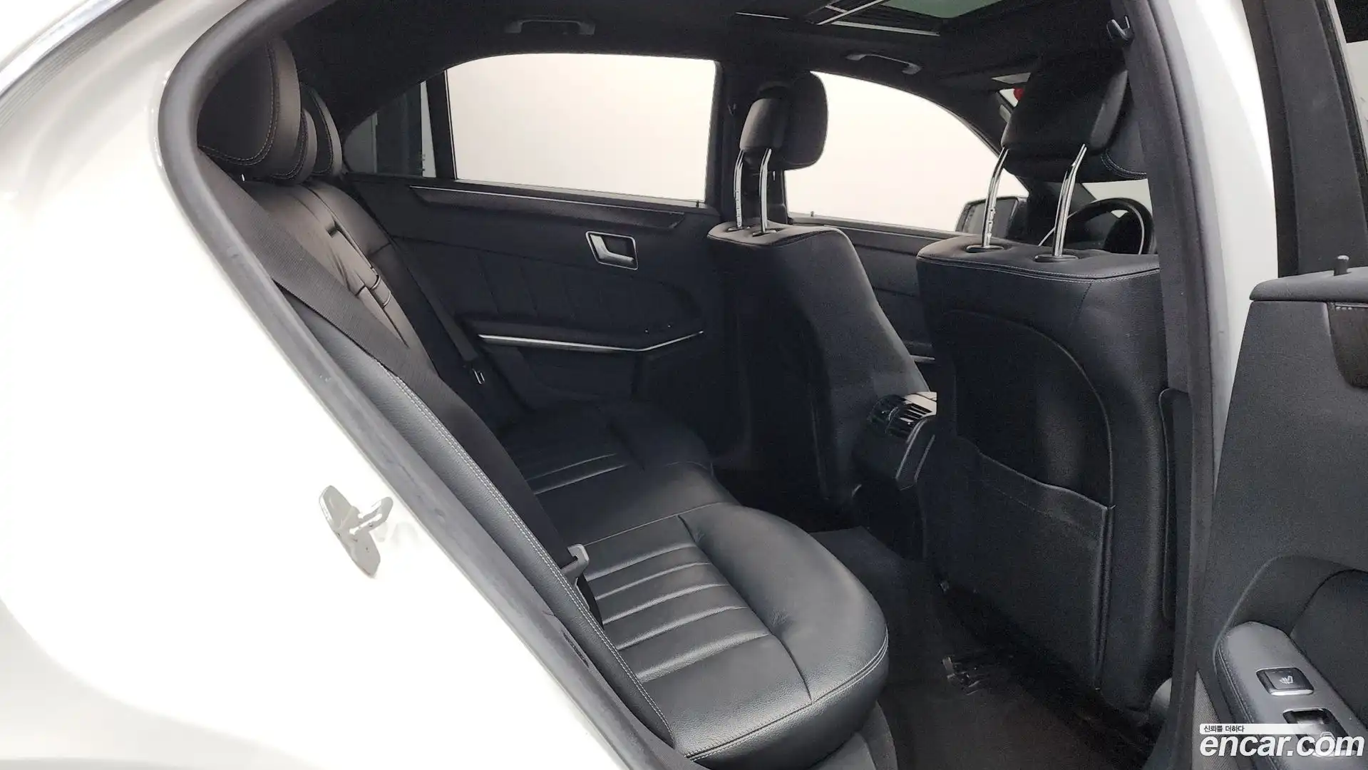 E-Class Mercedes-Benz 2015.6-OPTION-023