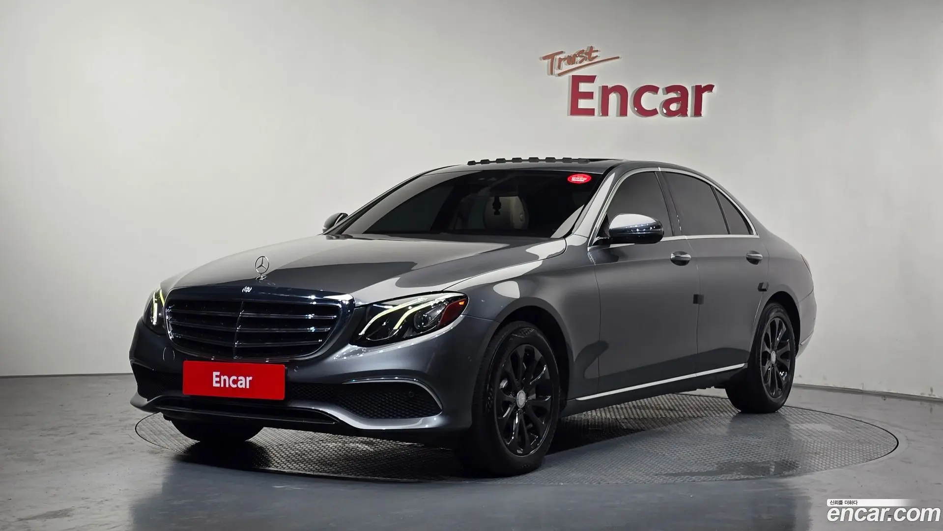 Main__Slider__Photo:E-Class Mercedes-Benz 2017.5-0