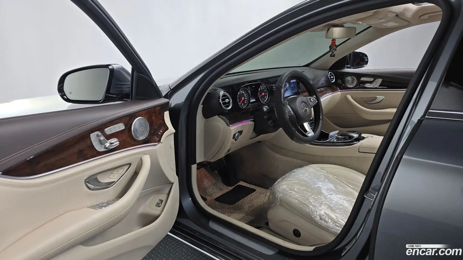 E-Class Mercedes-Benz 2017.5-INNER-010