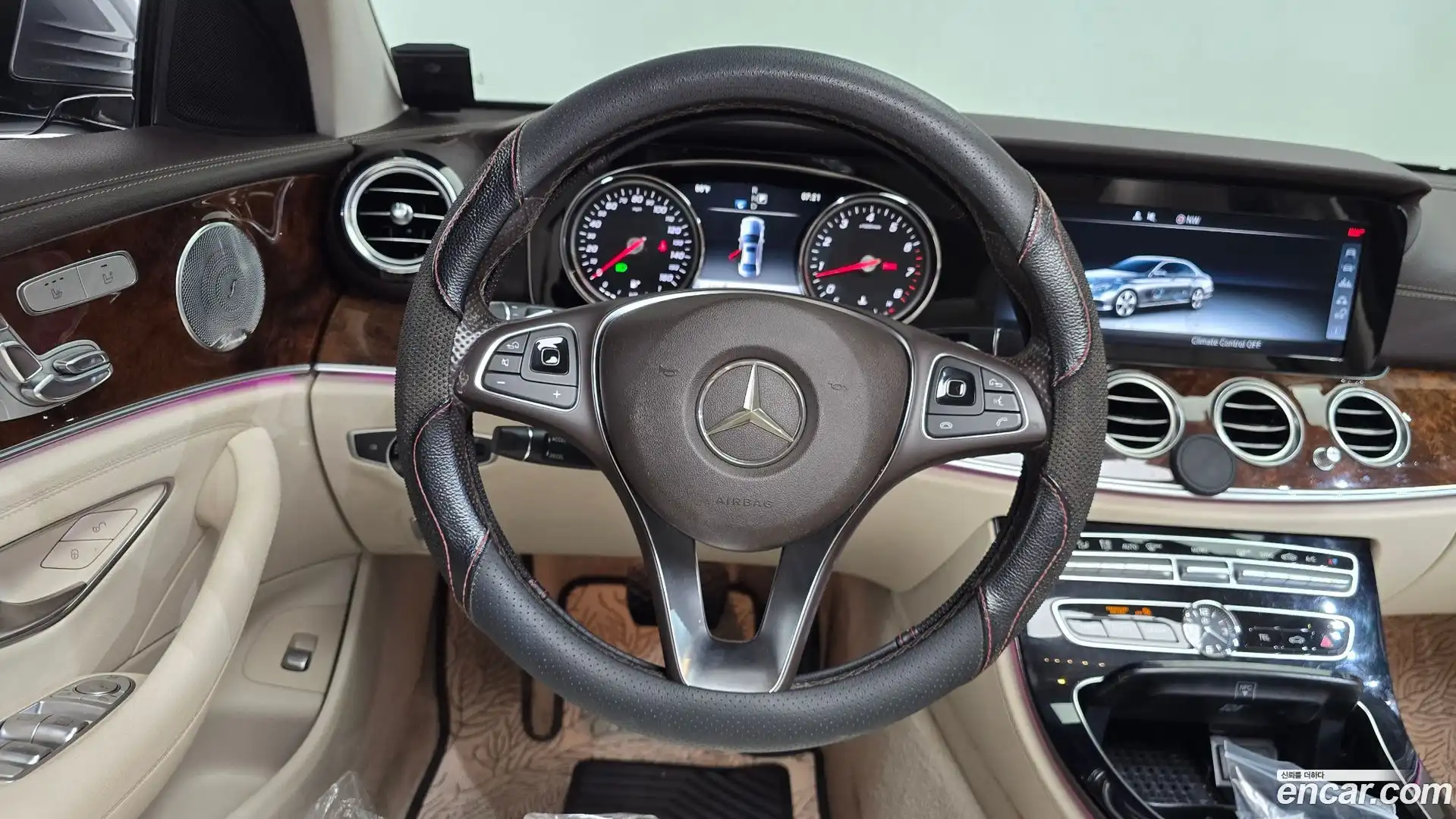 E-Class Mercedes-Benz 2017.5-OPTION-017