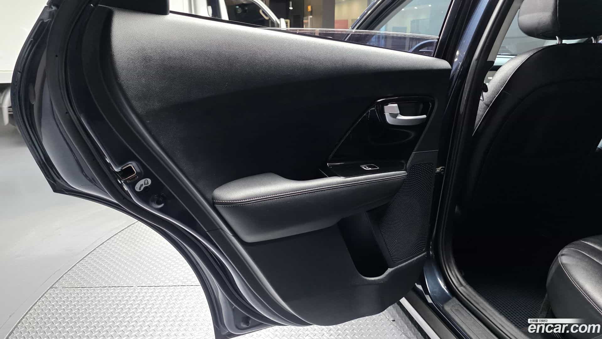 Niro Kia 2017.2-INNER-035