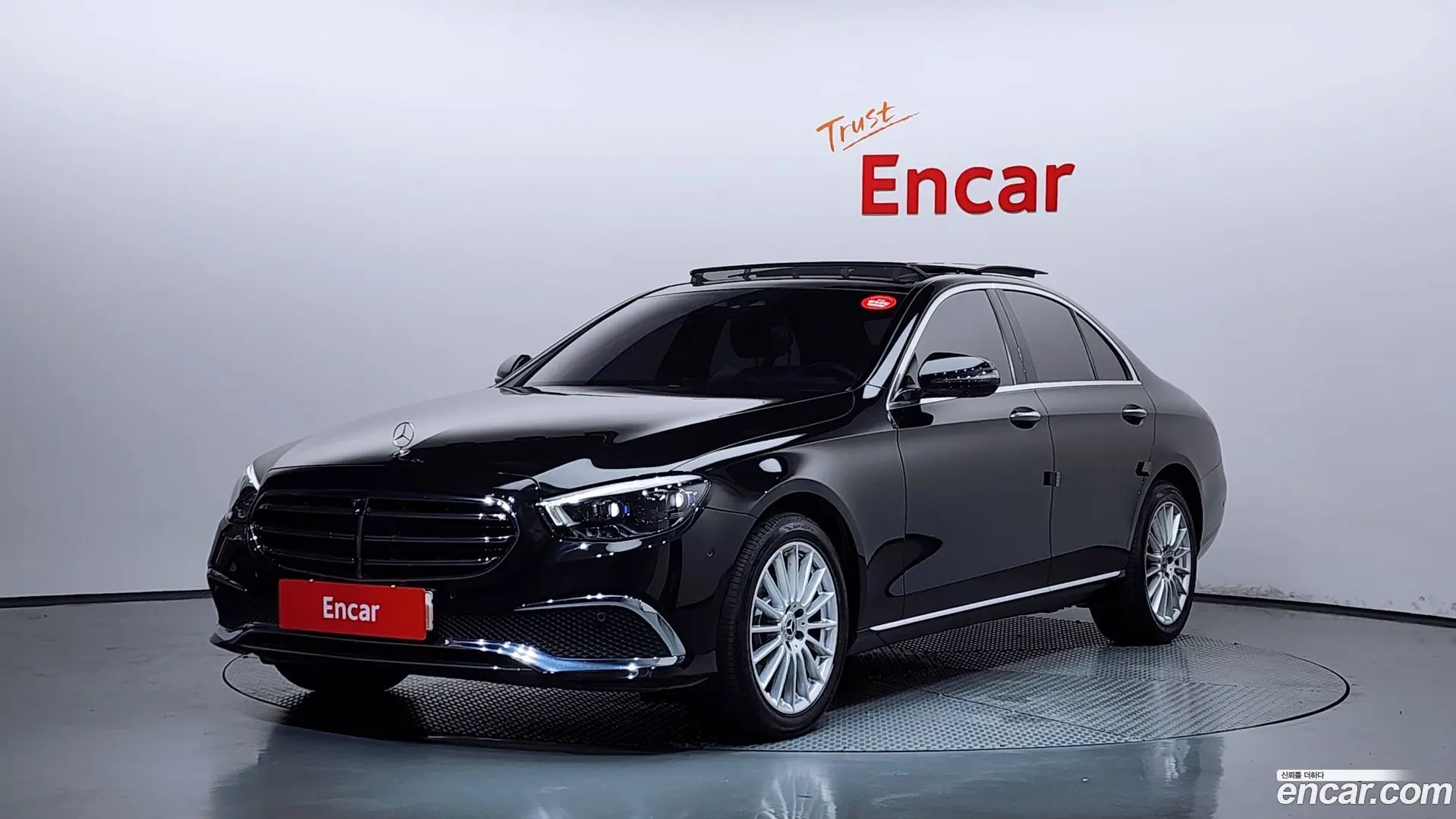 Main__Slider__Photo:E-Class Mercedes-Benz 2021.11-0
