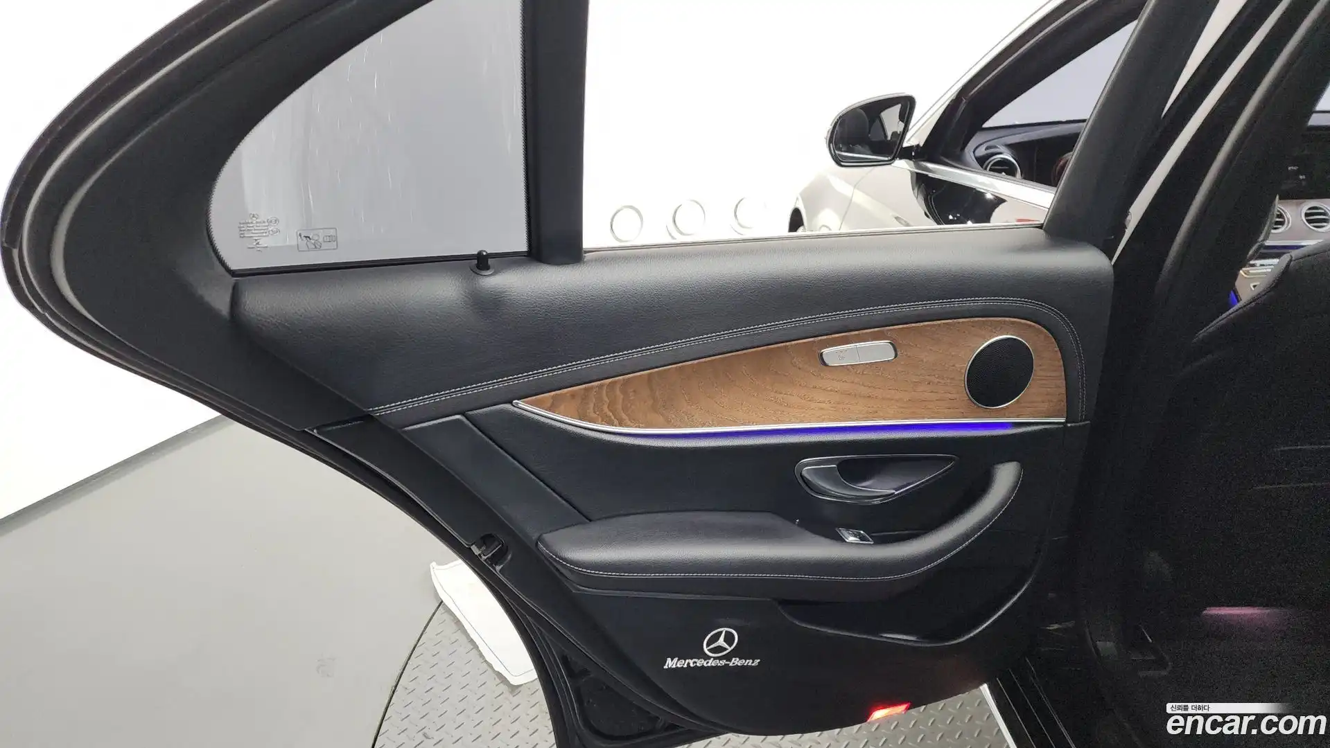 E-Class Mercedes-Benz 2021.11-INNER-035