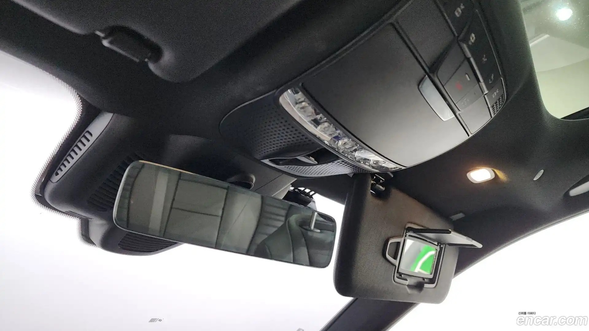 E-Class Mercedes-Benz 2021.11-OPTION-041