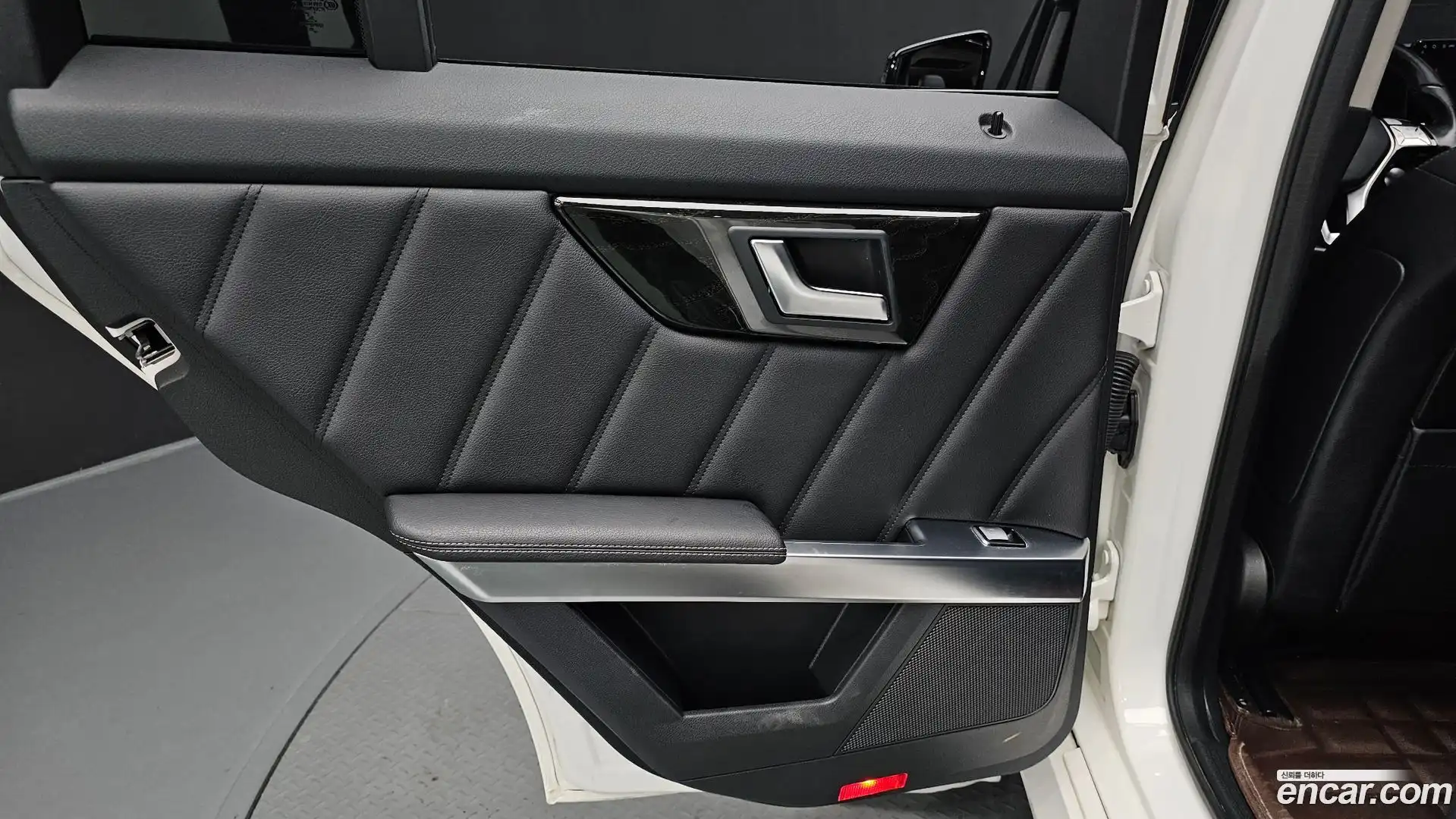 GLK-Class Mercedes-Benz 2015.3-INNER-035