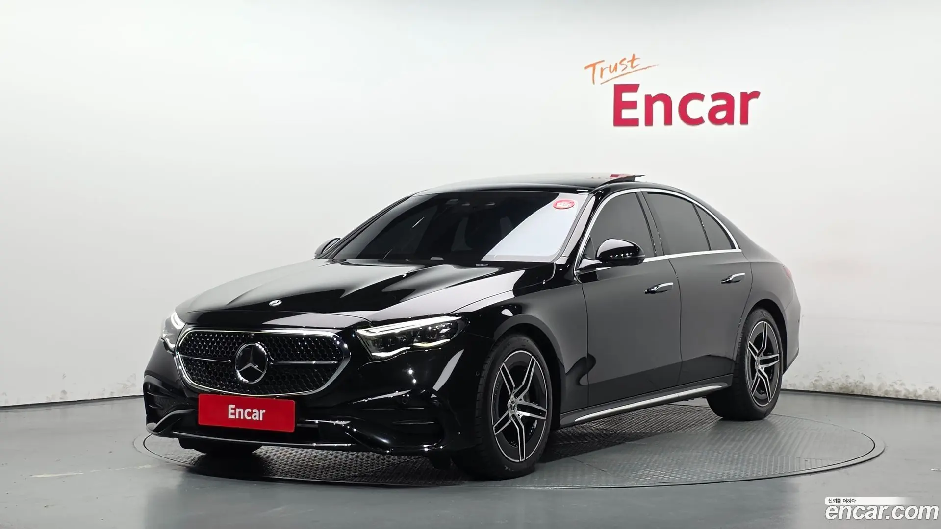Main__Slider__Photo:E-Class Mercedes-Benz 2024.3-0