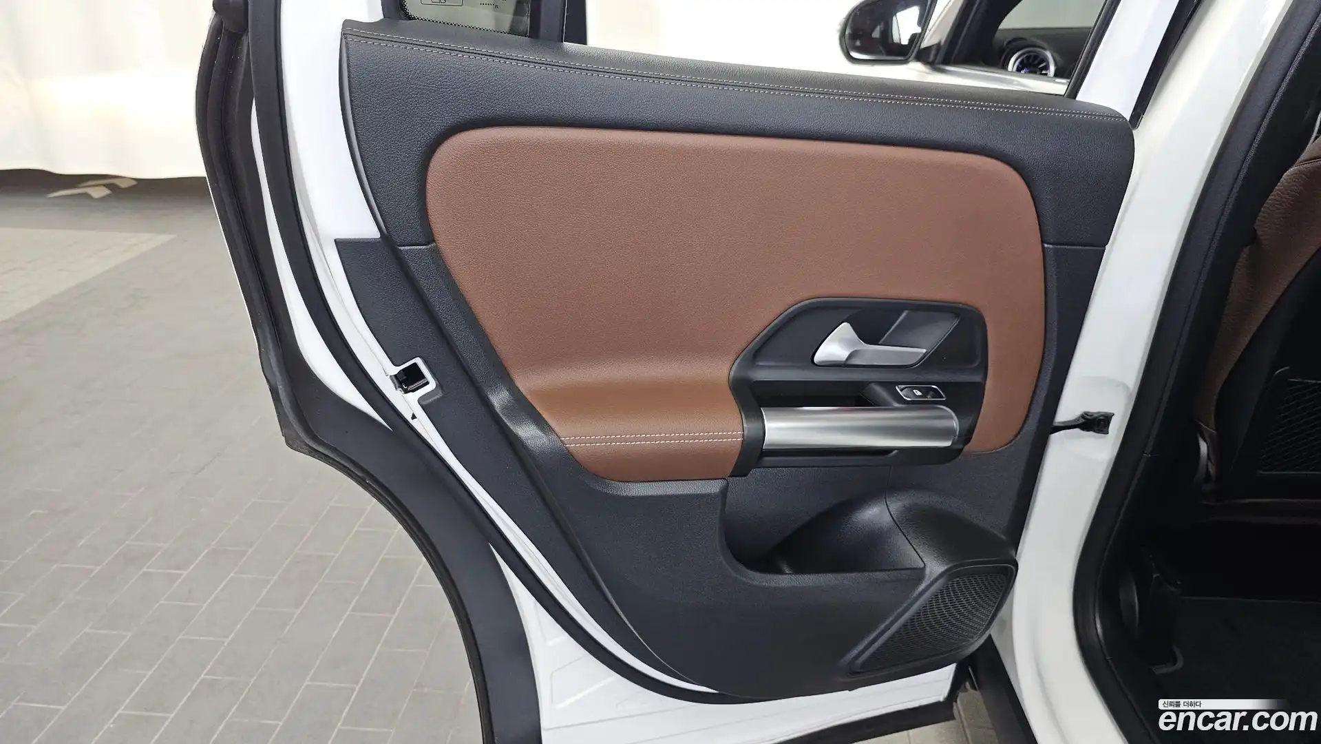GLA-Class Mercedes-Benz 2022.11-INNER-035