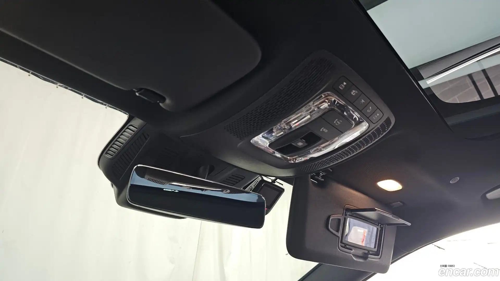 GLA-Class Mercedes-Benz 2022.11-OPTION-040