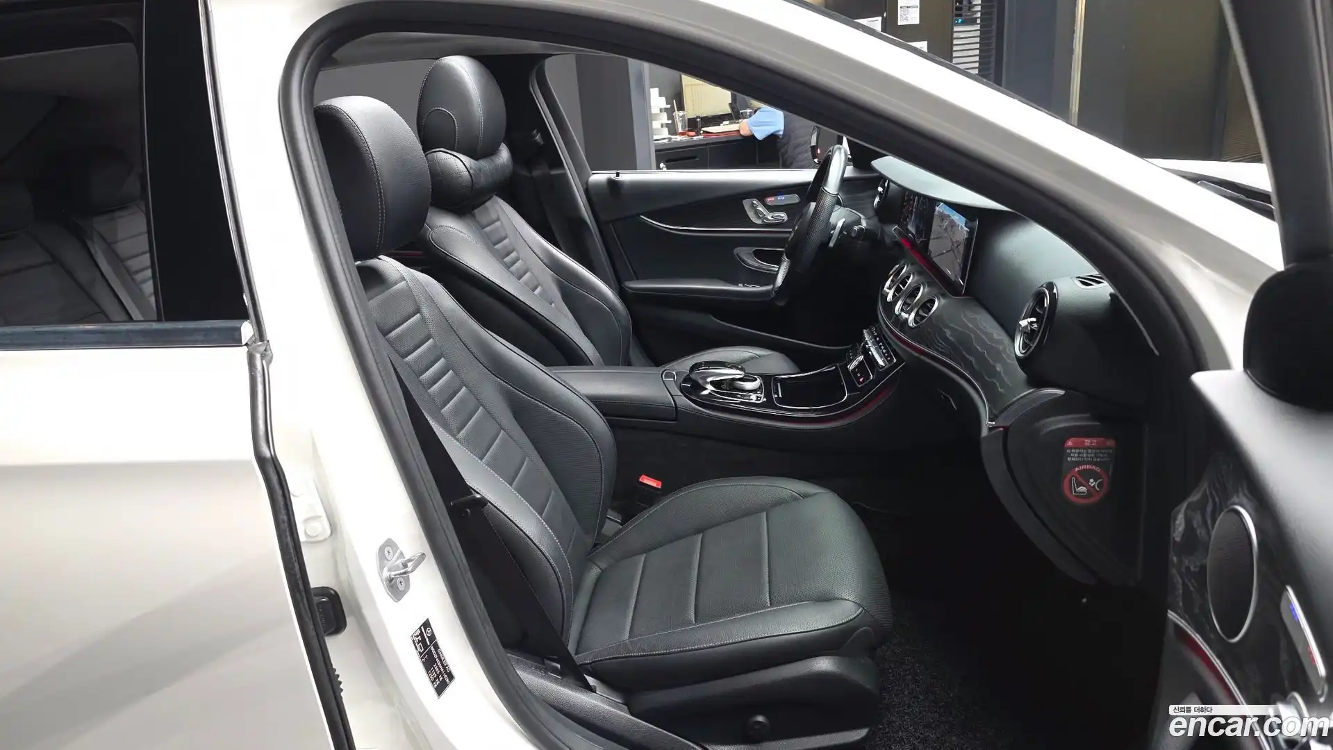 E-Class Mercedes-Benz 2016.10-OPTION-015