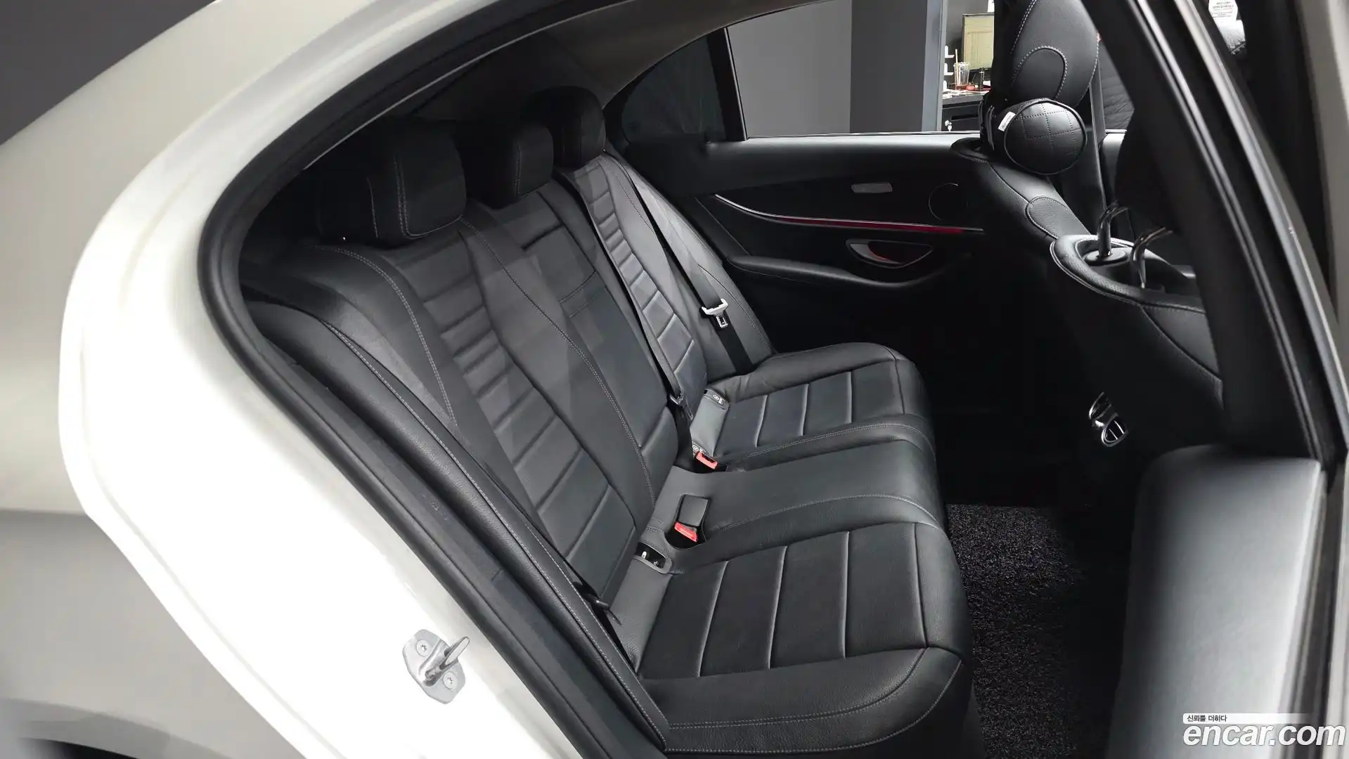 E-Class Mercedes-Benz 2016.10-OPTION-016