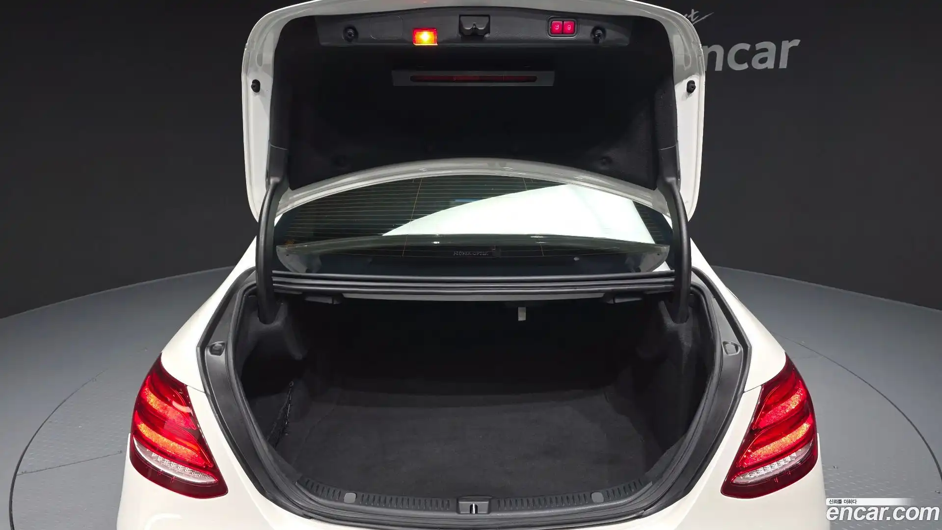 E-Class Mercedes-Benz 2016.10-OPTION-024