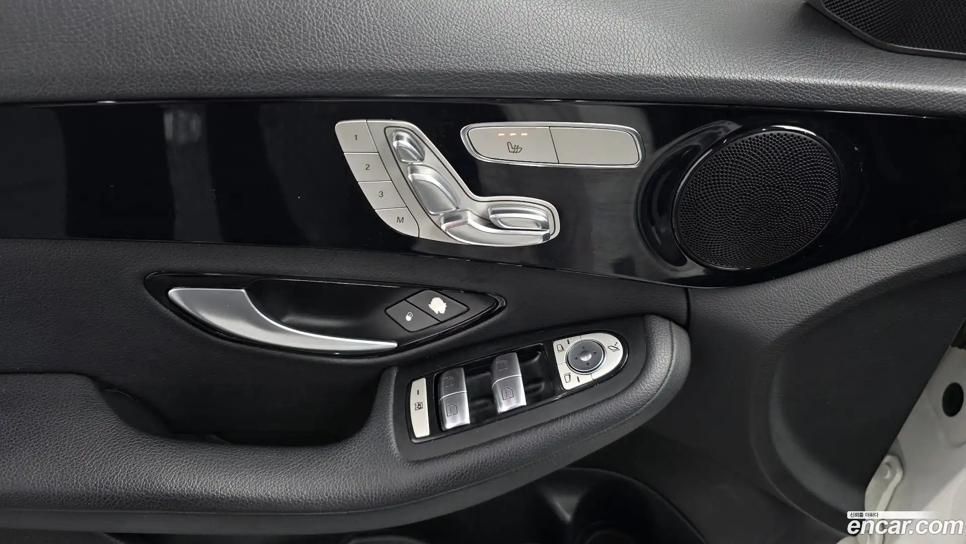 C-Class Mercedes-Benz 2015.9-OPTION-023