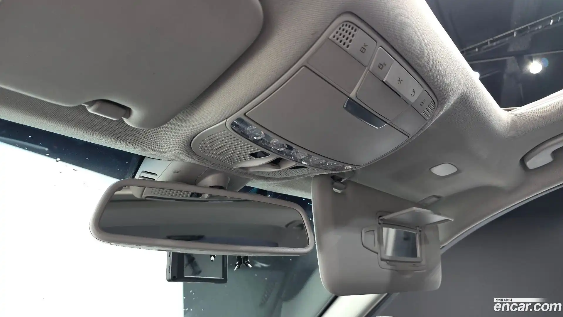 C-Class Mercedes-Benz 2015.9-OPTION-024
