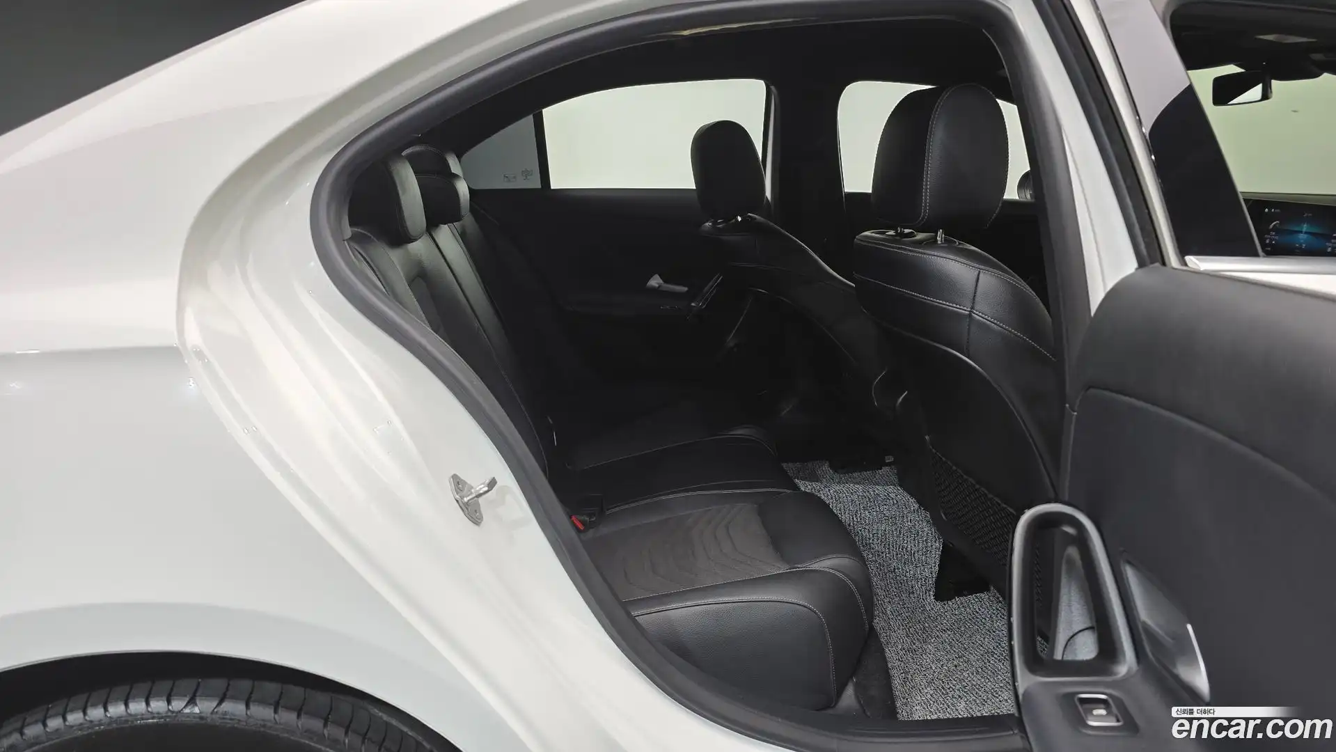 A-Class Mercedes-Benz 2020.4-OPTION-015