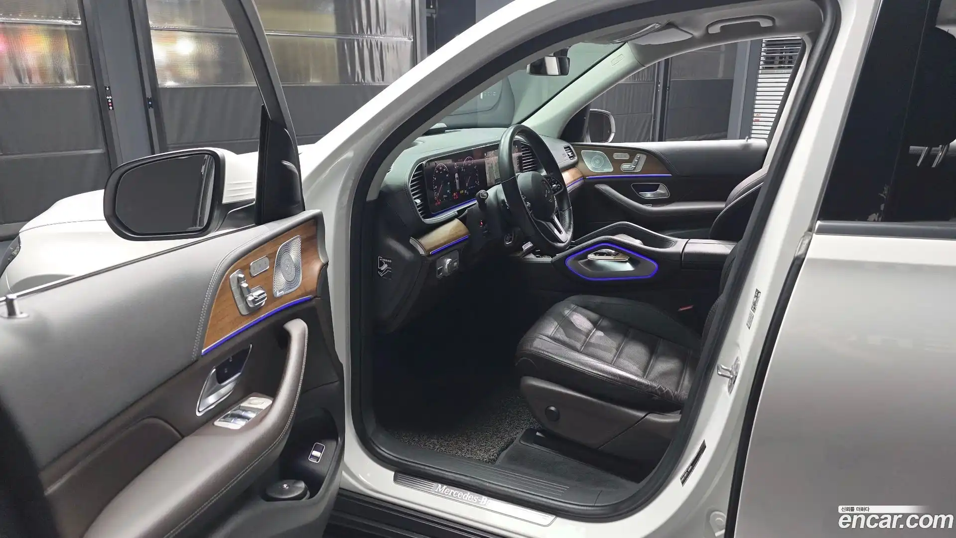 GLE-Class Mercedes-Benz 2019.11-INNER-010