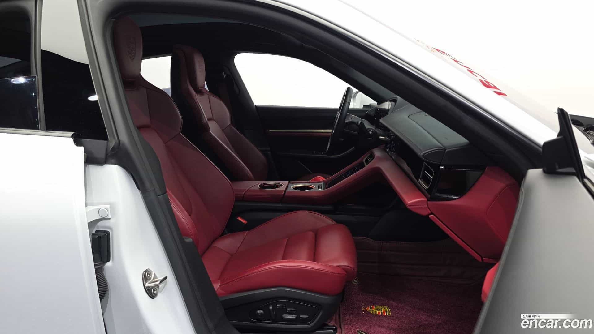 Taycan Porsche 2022.3-INNER-036