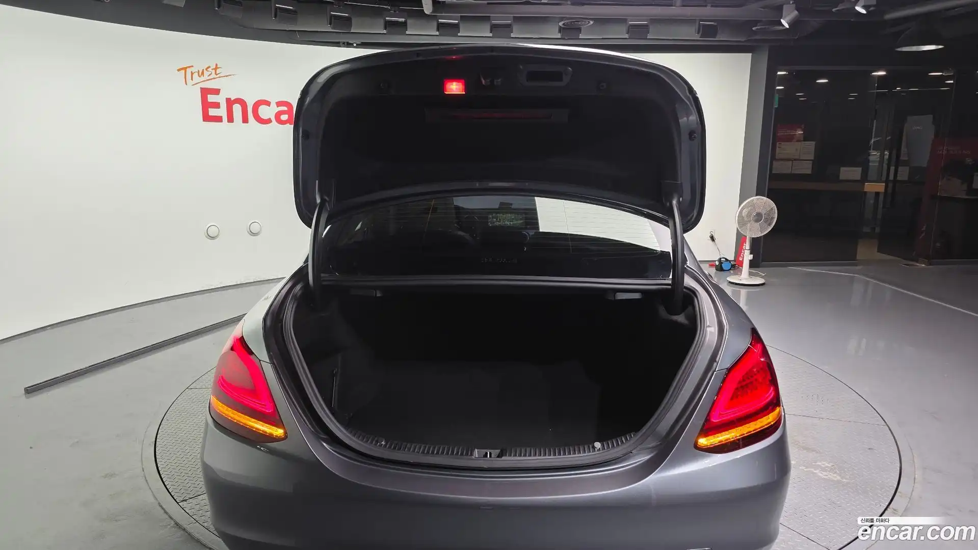 C-Class Mercedes-Benz 2019.6-OPTION-024
