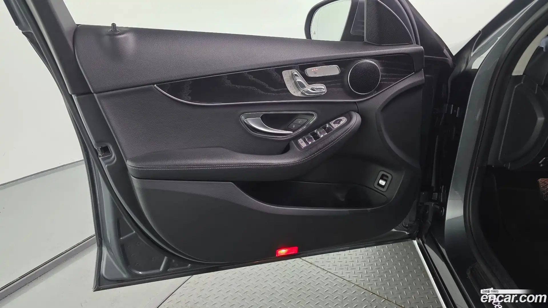 C-Class Mercedes-Benz 2019.6-INNER-034