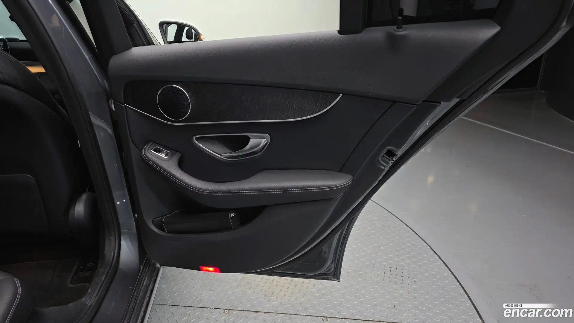 C-Class Mercedes-Benz 2019.6-INNER-035