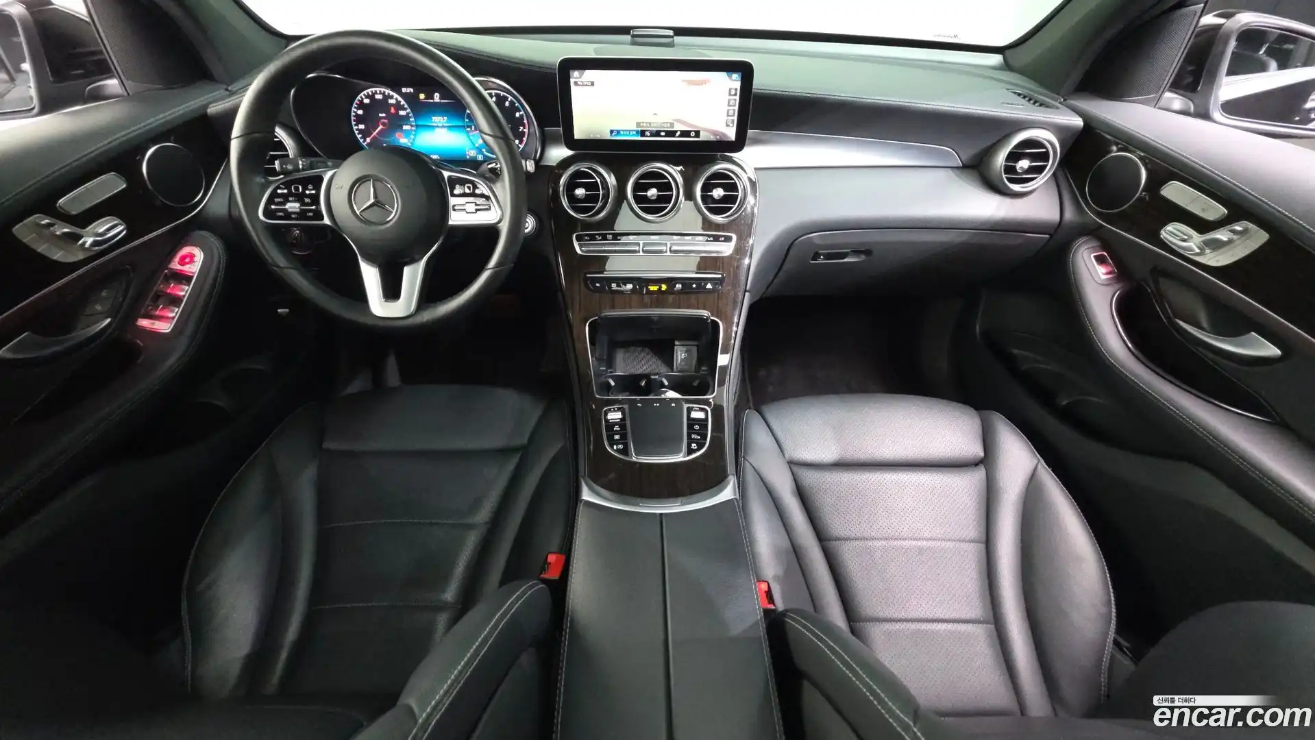 GLC-Class Mercedes-Benz 2020.0-INNER-007