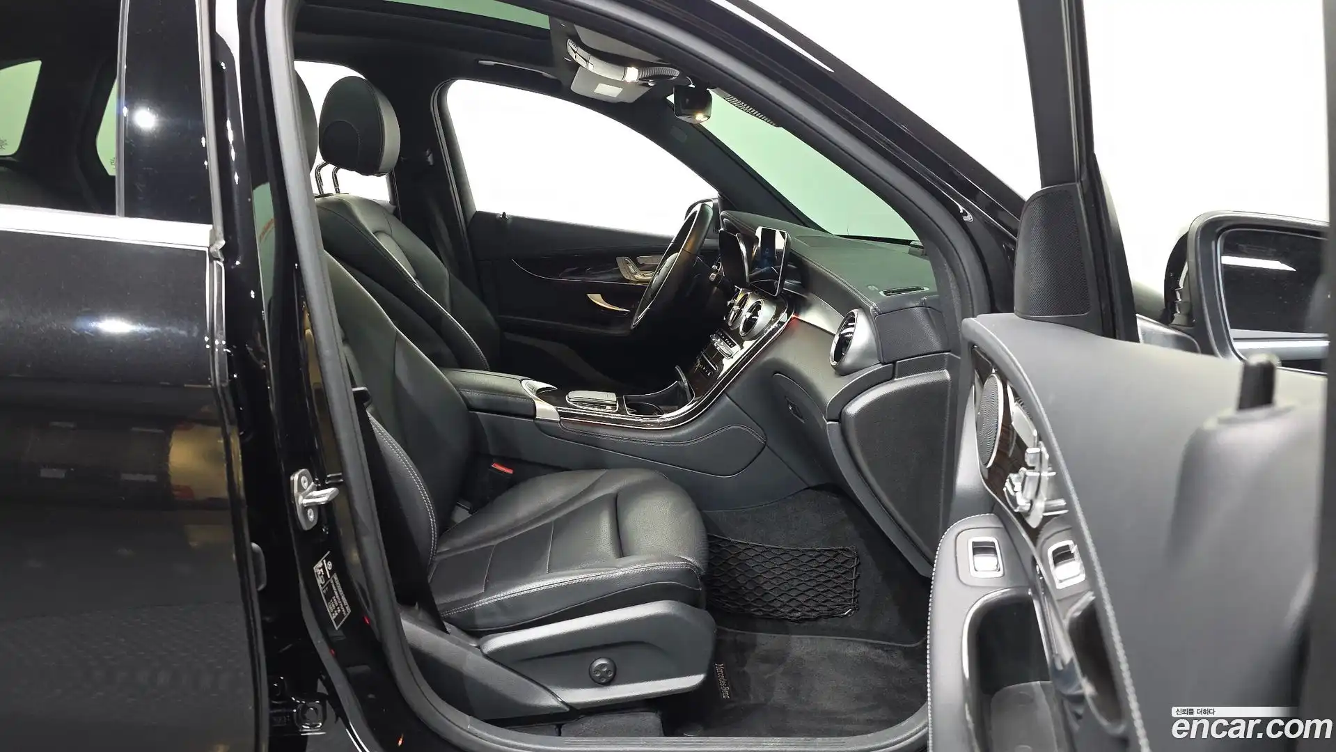 GLC-Class Mercedes-Benz 2020.0-OPTION-015