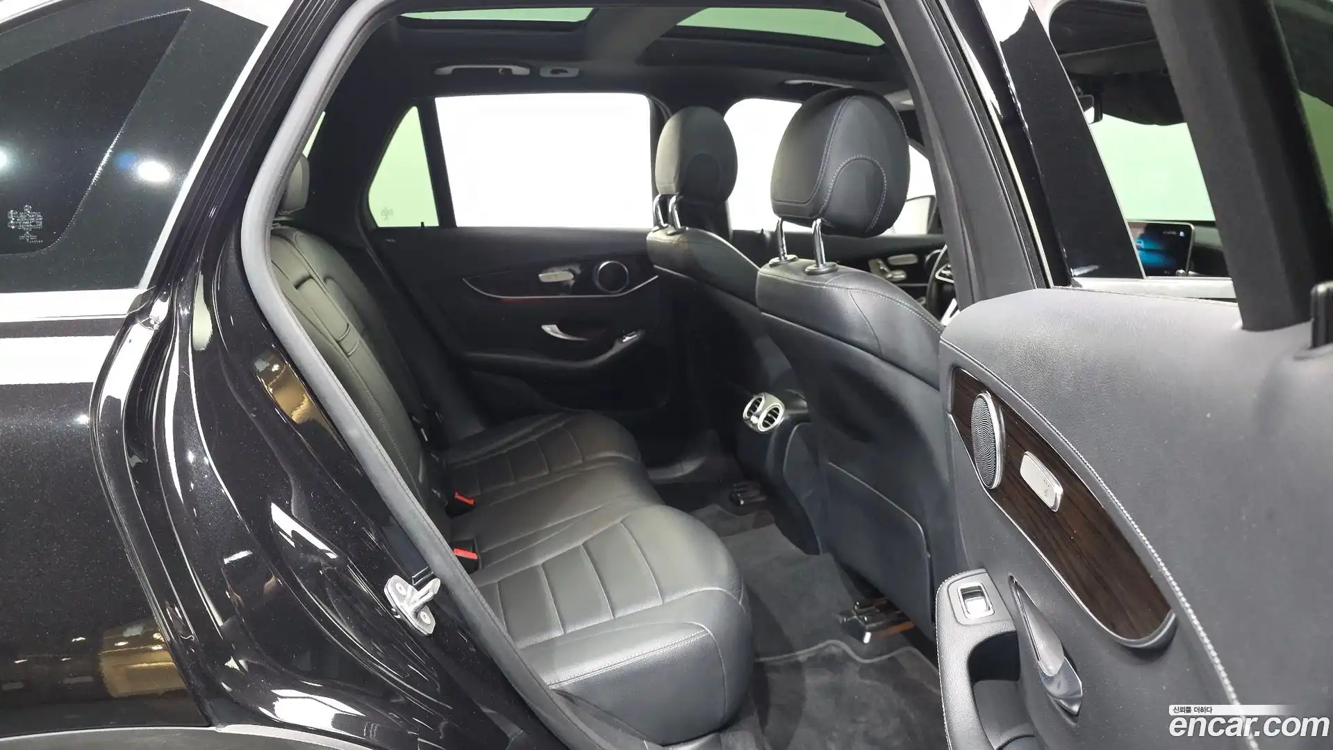 GLC-Class Mercedes-Benz 2020.0-OPTION-016