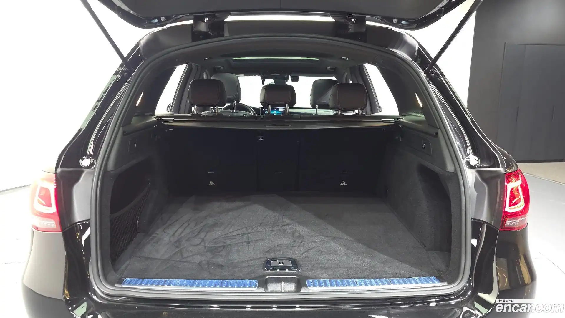 GLC-Class Mercedes-Benz 2020.0-OPTION-024