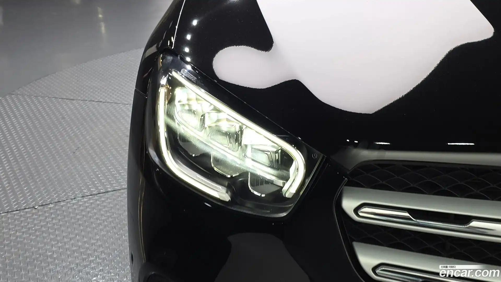 GLC-Class Mercedes-Benz 2020.0-OUTER-032