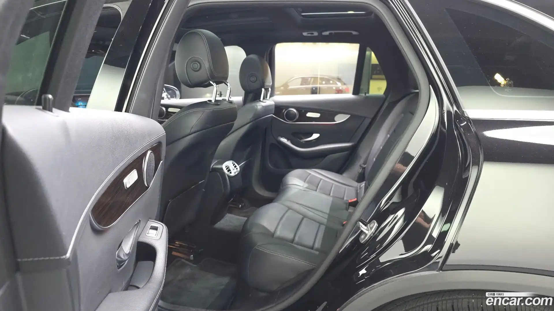 GLC-Class Mercedes-Benz 2020.0-INNER-036