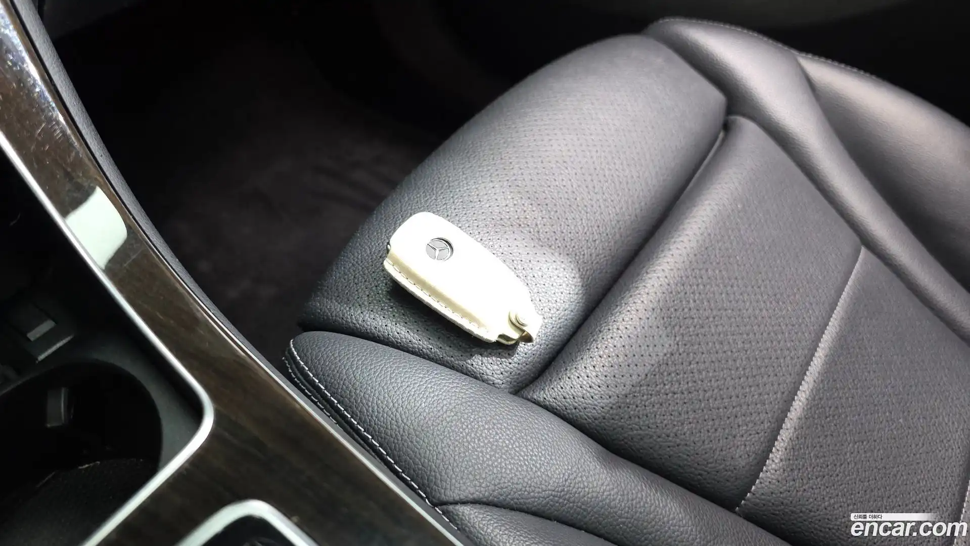 GLC-Class Mercedes-Benz 2020.0-OPTION-043