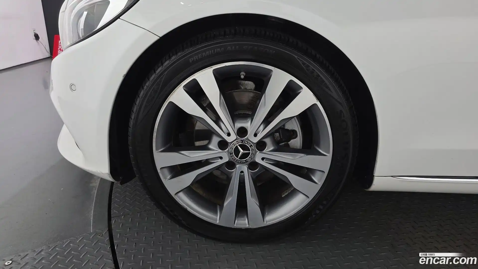 C-Class Mercedes-Benz 2018.0-OUTER-005