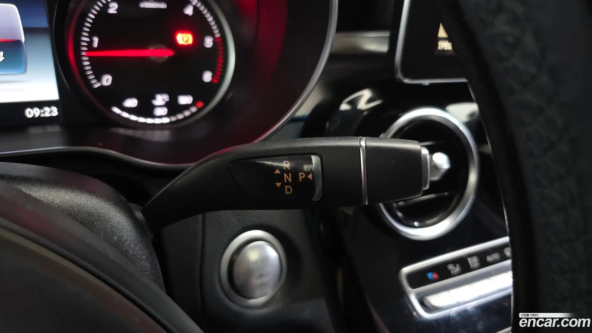 C-Class Mercedes-Benz 2018.0-INNER-009