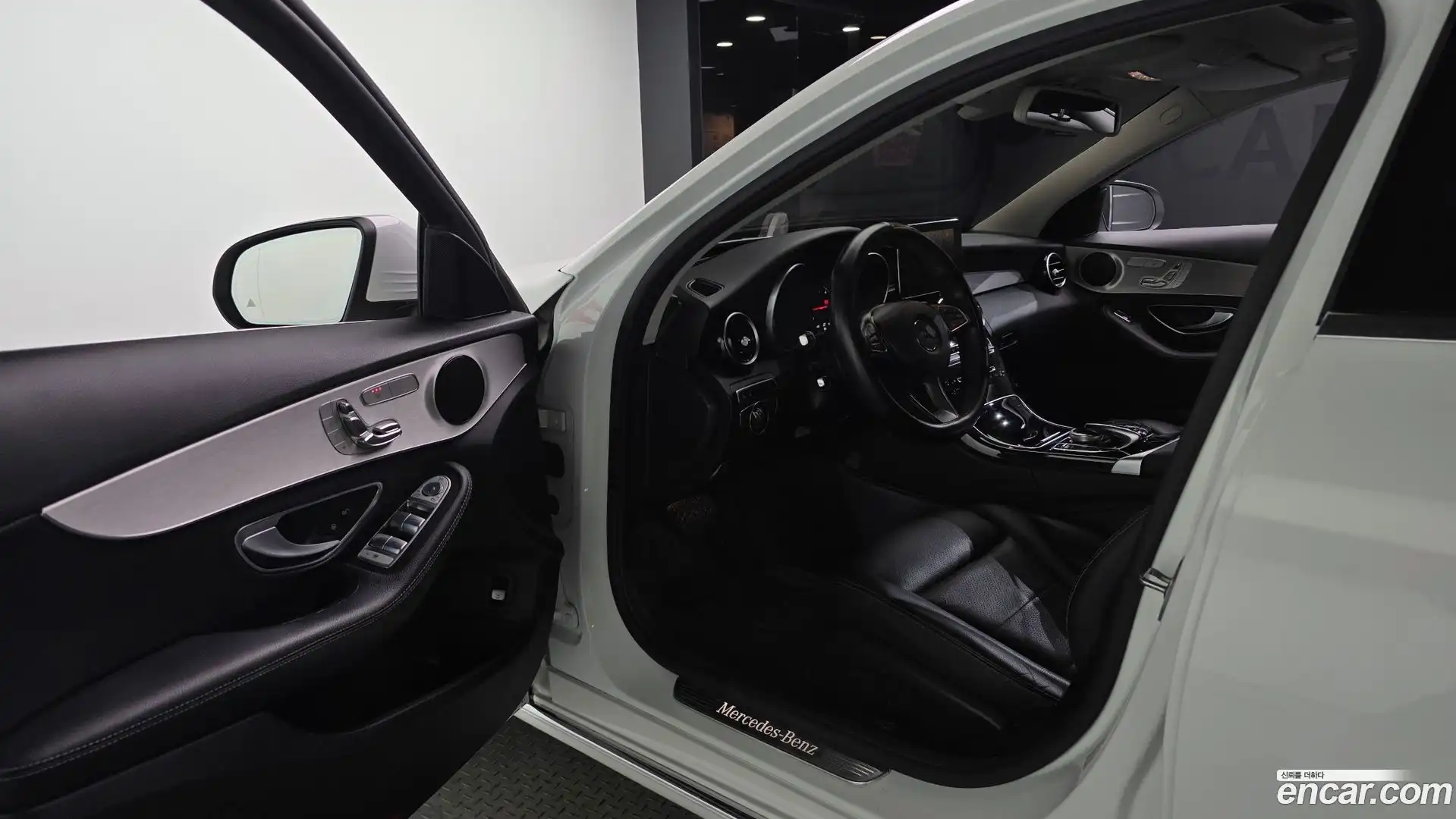 C-Class Mercedes-Benz 2018.0-INNER-010