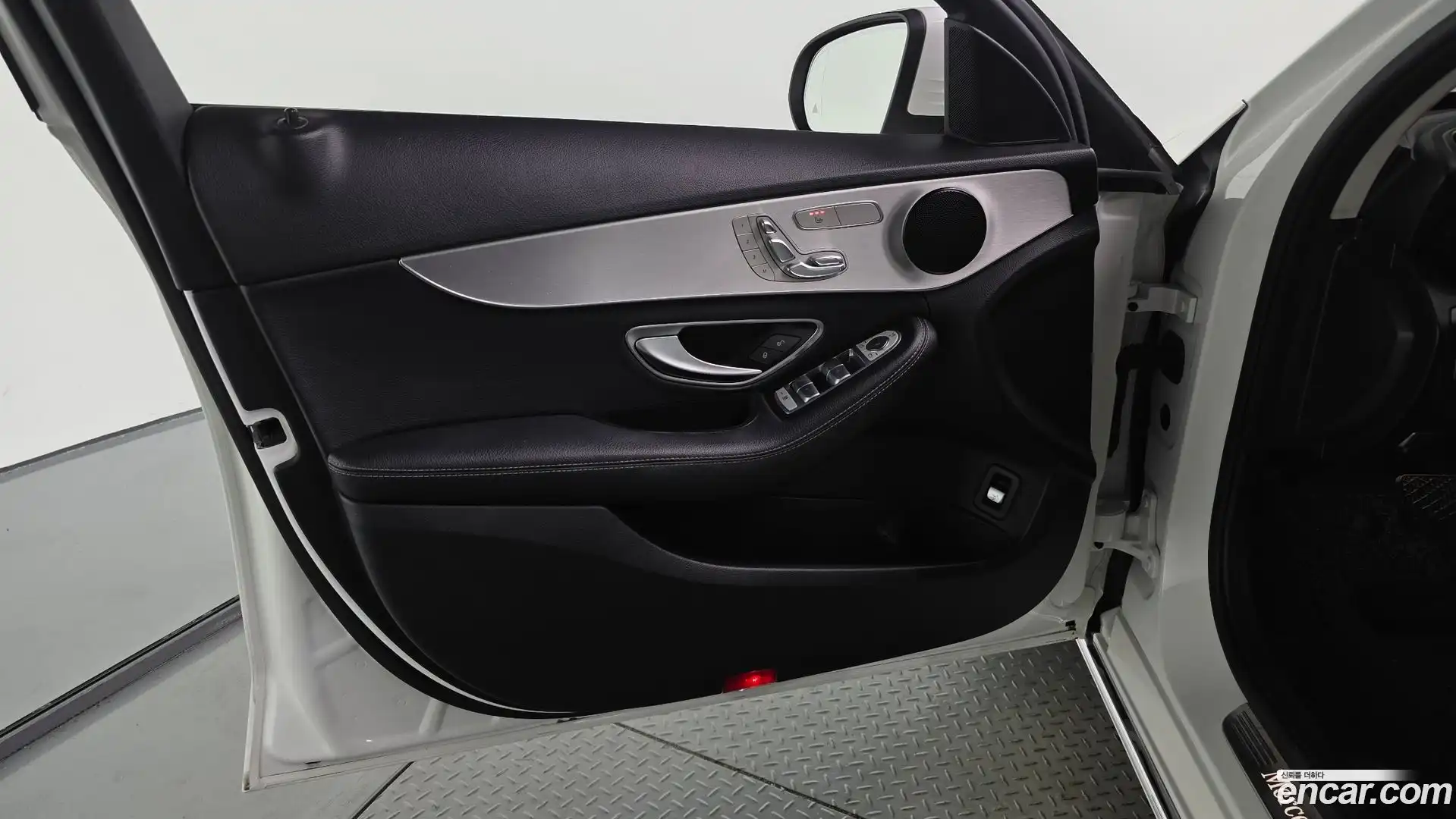 C-Class Mercedes-Benz 2018.0-INNER-034