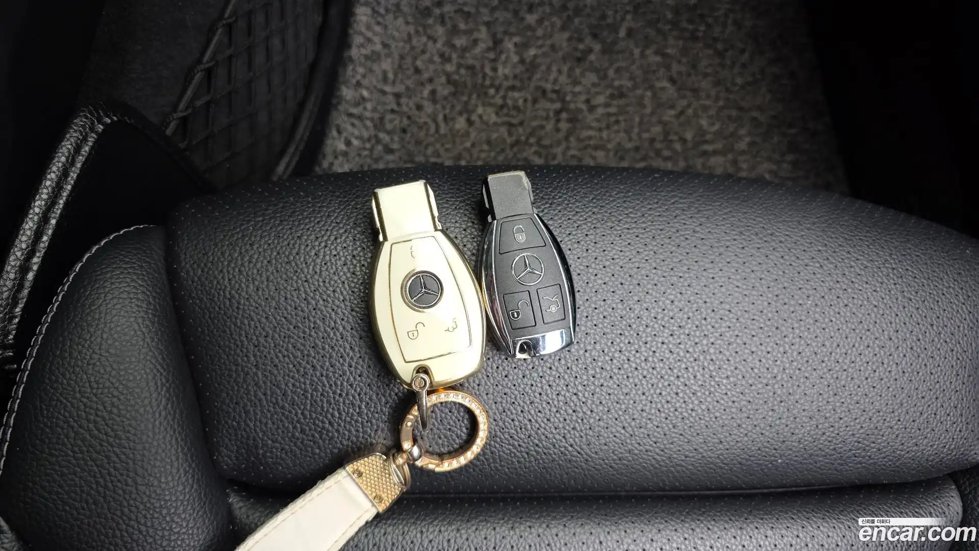 C-Class Mercedes-Benz 2018.0-OPTION-043