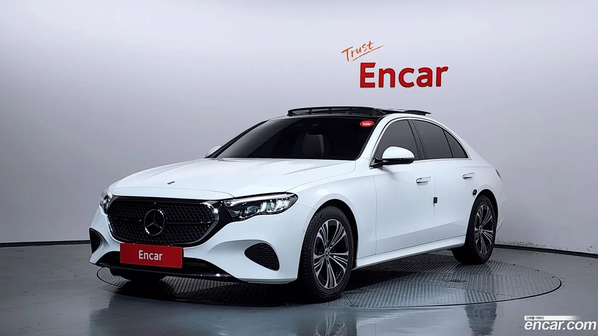 Main__Slider__Photo:E-Class Mercedes-Benz 2025.3-0