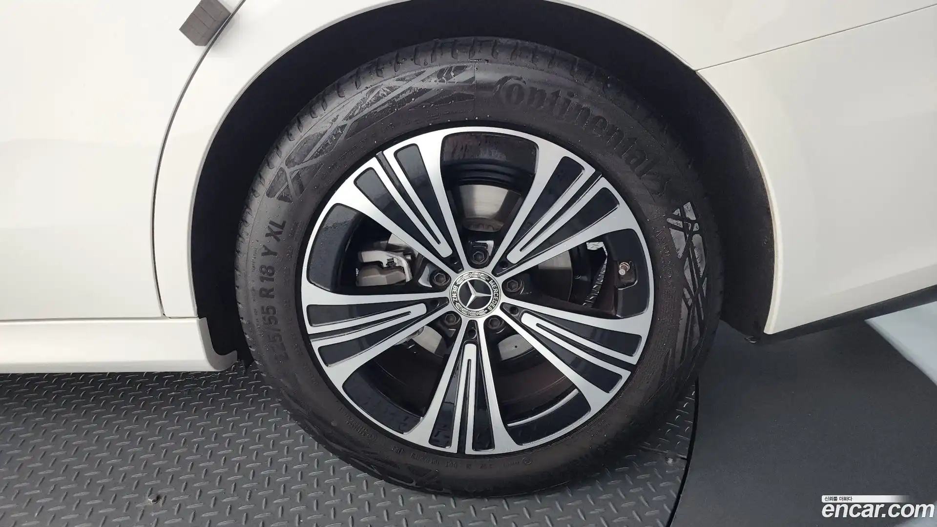 E-Class Mercedes-Benz 2025.3-OUTER-031