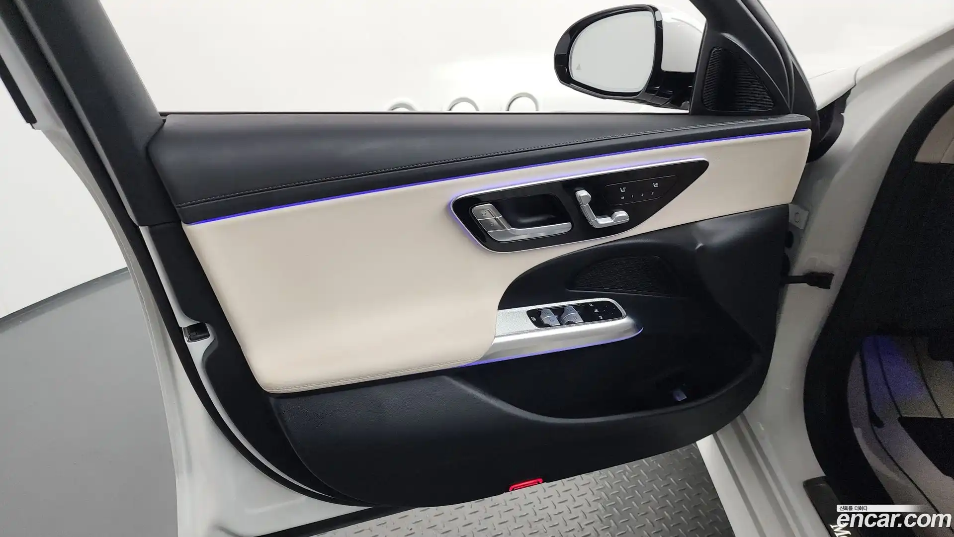E-Class Mercedes-Benz 2025.3-INNER-034