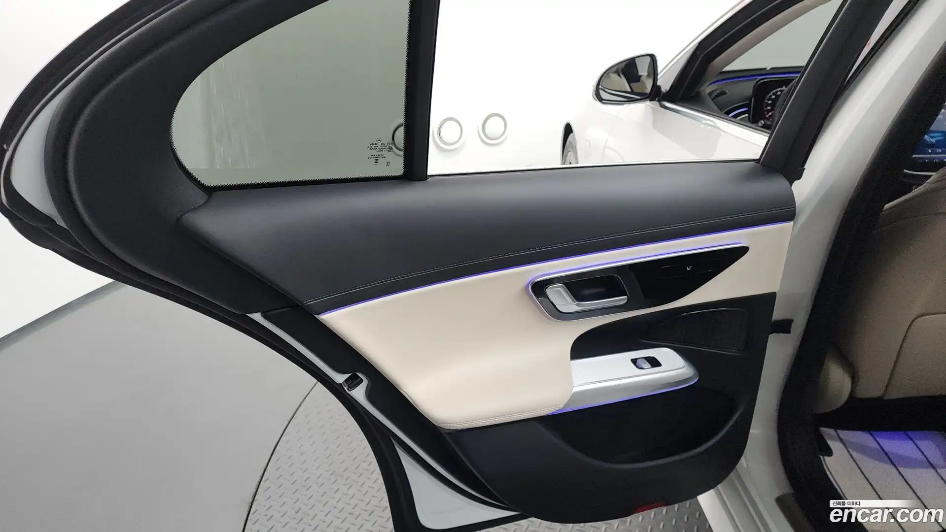 E-Class Mercedes-Benz 2025.3-INNER-035