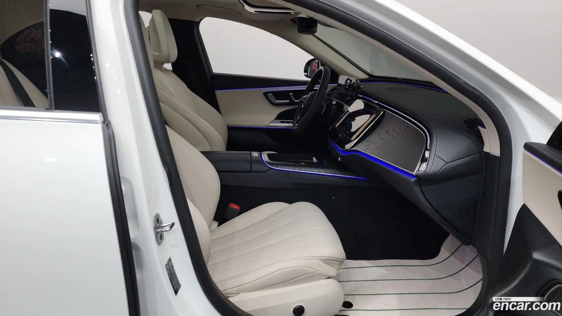 E-Class Mercedes-Benz 2025.3-INNER-036