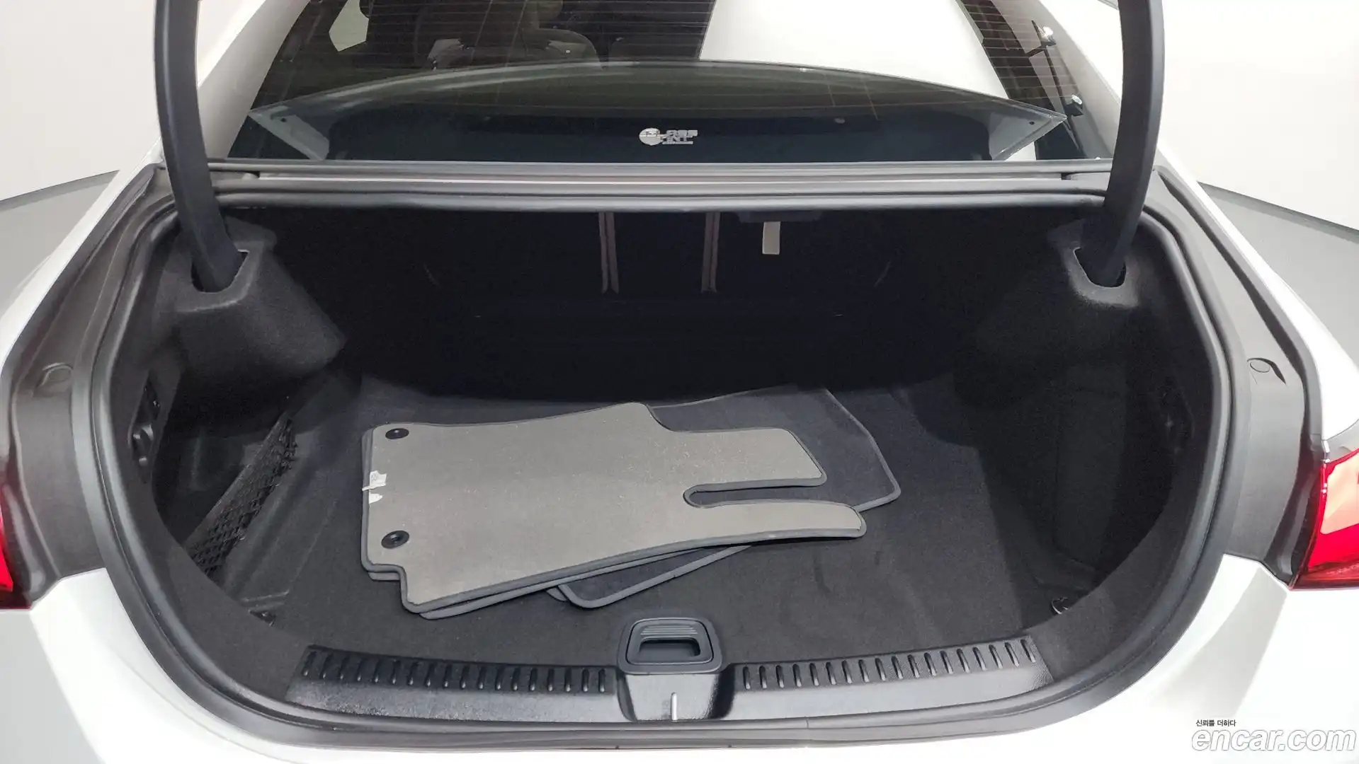 E-Class Mercedes-Benz 2025.3-OPTION-042