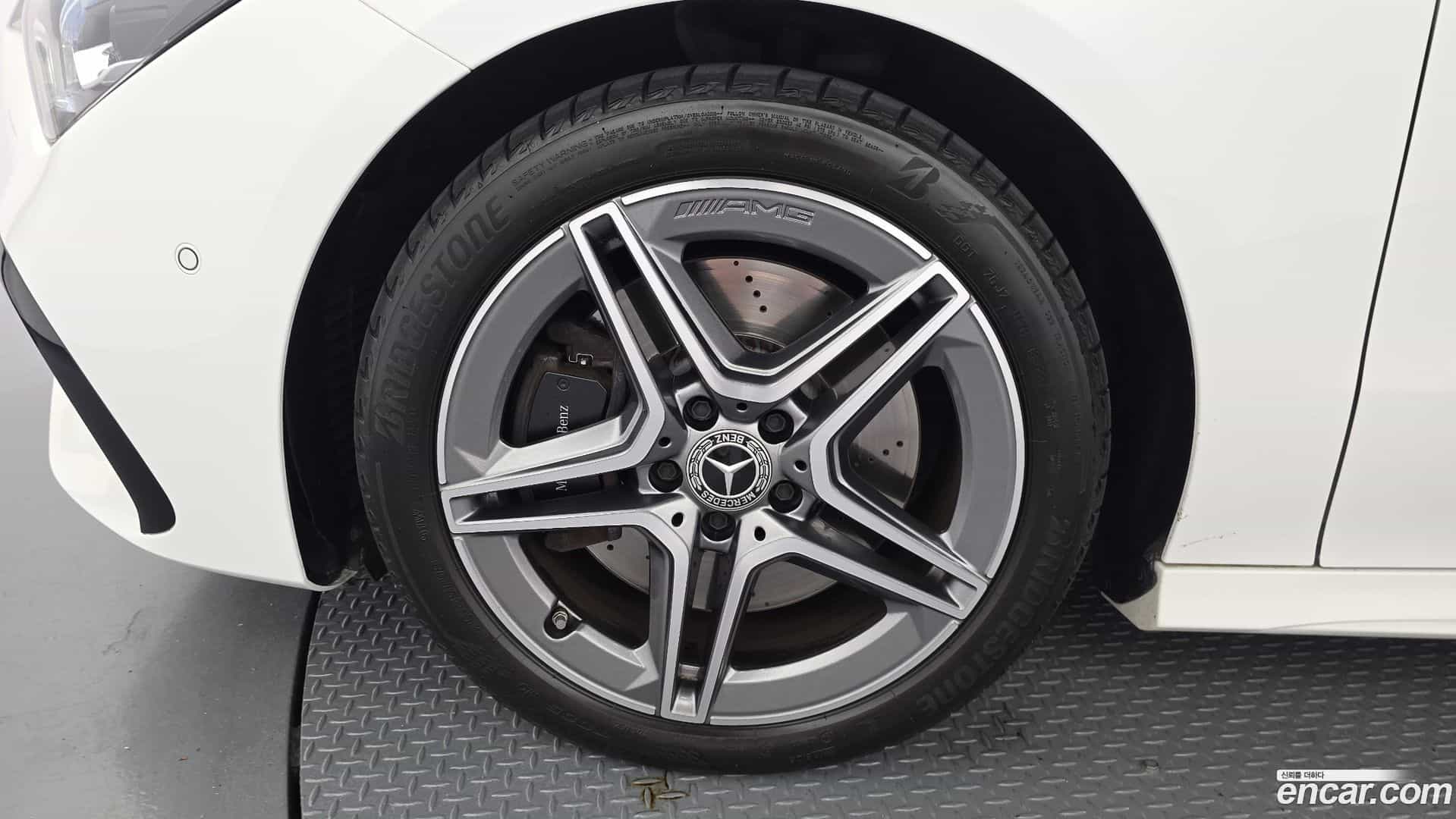 CLA-Class Mercedes-Benz 2024.1-OUTER-005