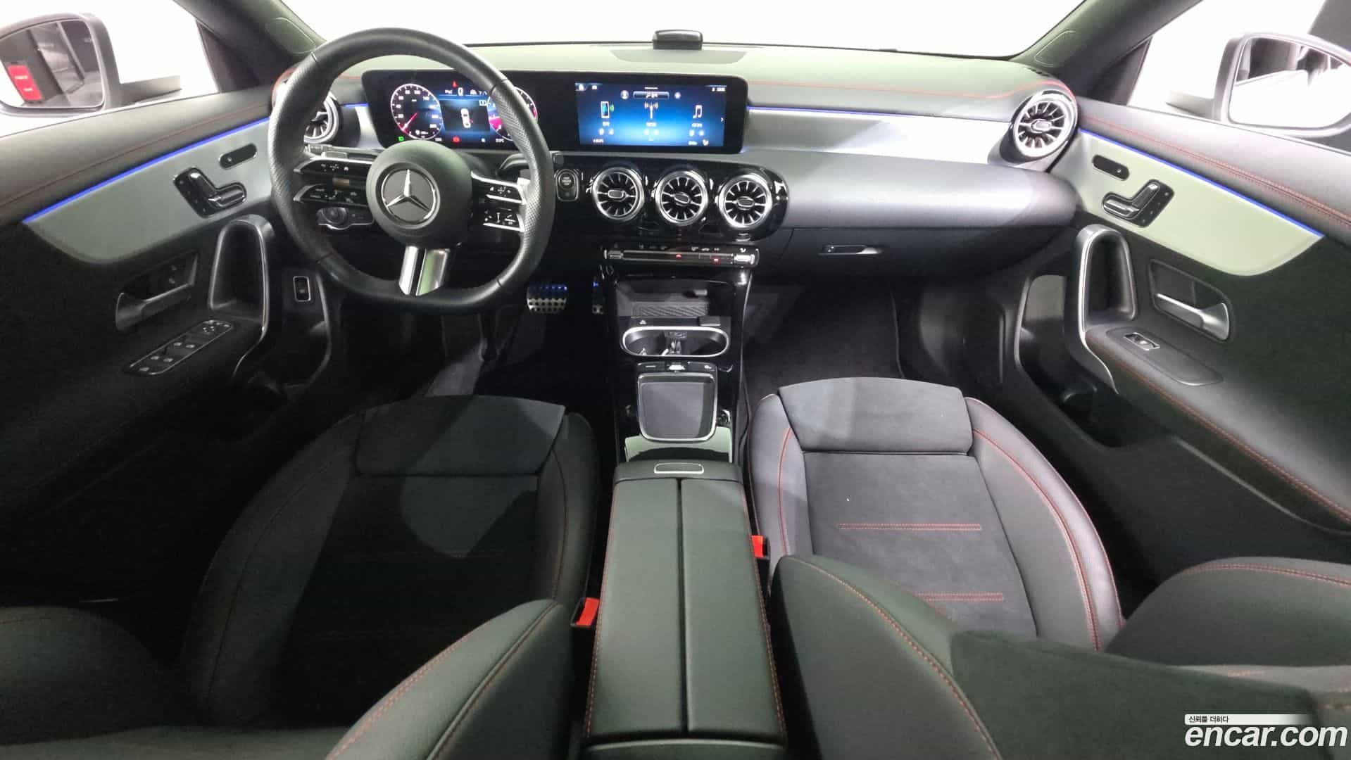 CLA-Class Mercedes-Benz 2024.1-INNER-007