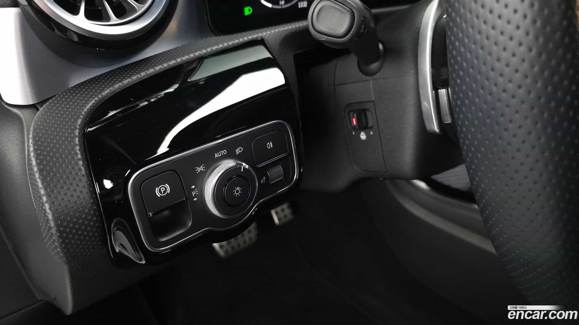CLA-Class Mercedes-Benz 2024.1-OPTION-017