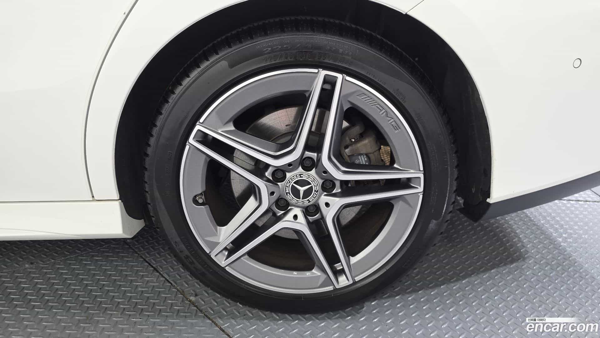CLA-Class Mercedes-Benz 2024.1-OUTER-031