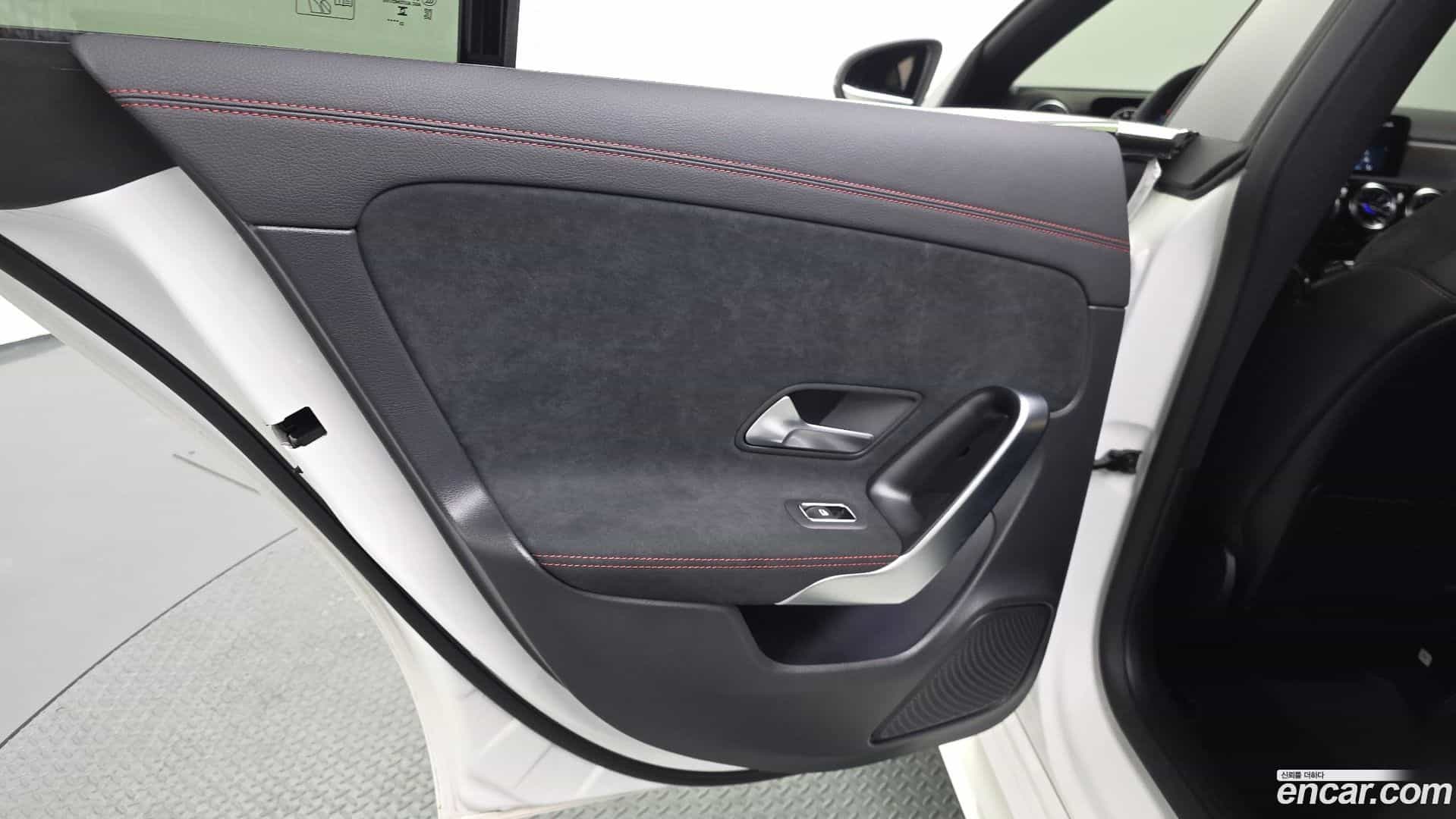 CLA-Class Mercedes-Benz 2024.1-INNER-035