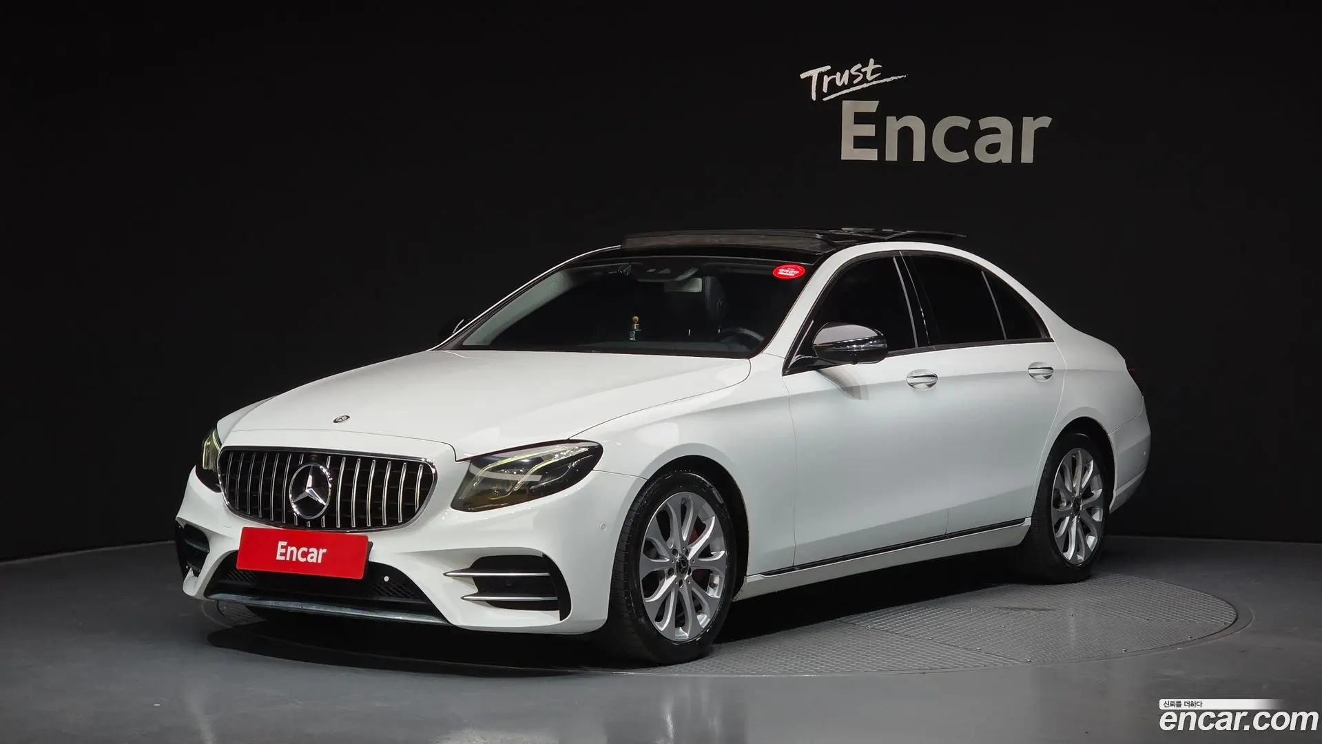 Main__Slider__Photo:E-Class Mercedes-Benz 2016.8-0