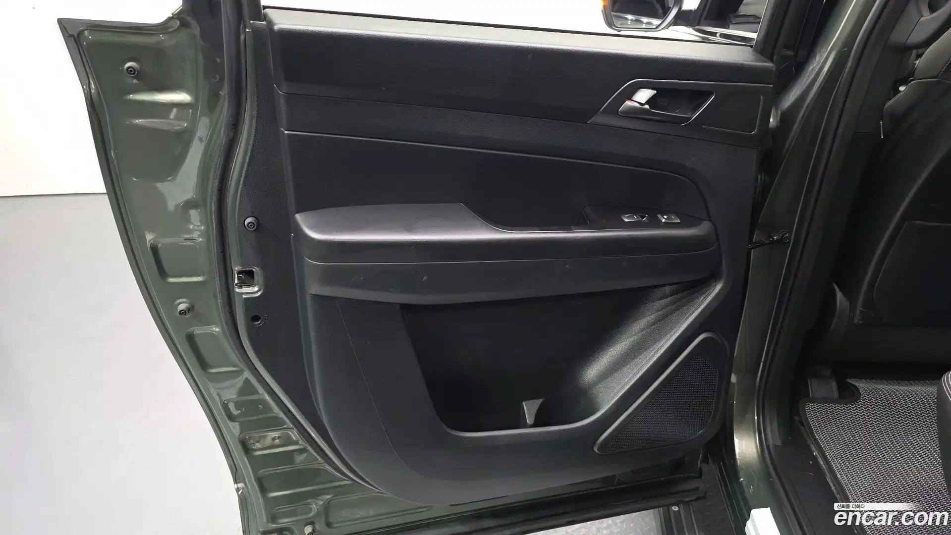 Rexton KG Mobility 2023.2-INNER-035